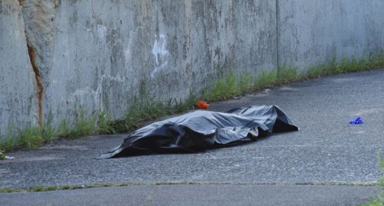 Sumqayıtda küçədən kişi meyiti tapılıb 1 image-meyit_010321-750x403-1