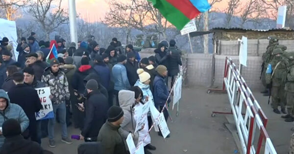 Hollandiyadan anti-Azərbaycan MÖVQE: "Laçın yolu özünü ekoloji fəal adlandıran şəxslər tərəfindən bağlanıb" 7 image-aksiya1