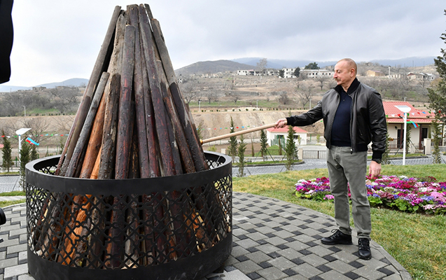 Prezident və ailəsi Novruz tonqalını alovlandırdı - Fotolar 11 image-ax