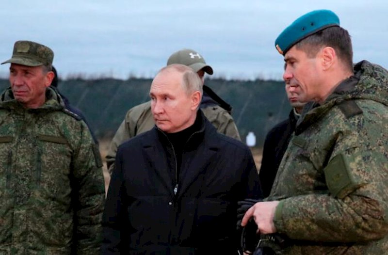 Putin helikopterlə Ukraynaya gəldi — Mariupolda sakinlərlə görüşdü 1 image-putin-800x533
