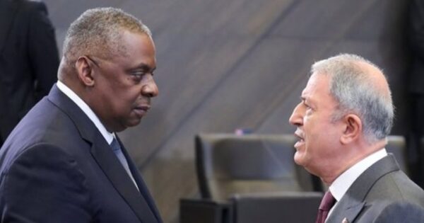 image-806x378-milli-savunma-bakani-akar-abd-savunma-bakani-lloyd-james-austin-ile-gorustu-1680802091764