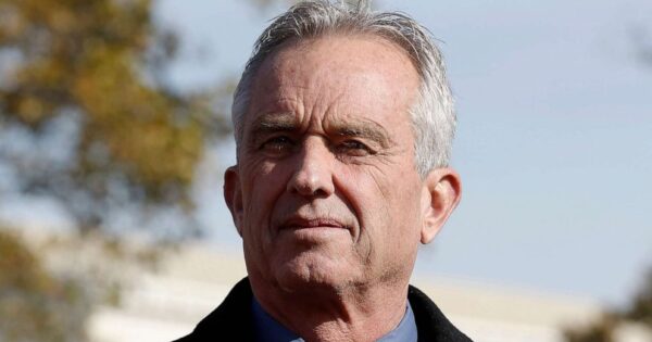 Con Kennedinin qardaşı oğlu prezidentliyə namizədliyini irəli sürür 2 image-robert-kennedy-jr