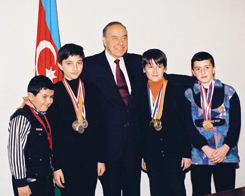 "Azərbaycanı gənclər ölkəsi, gəncləri isə Azərbaycanın gələcəyi adlandıran Ulu Öndər böyüməkdə olan gənc nəslə qayğını hər zaman önə çəkirdi" 1 image-heyder-eliyev