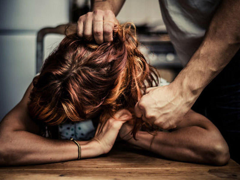 Goranboyda evə girən oğrular ər və arvadı döyüb 1 image-siddet