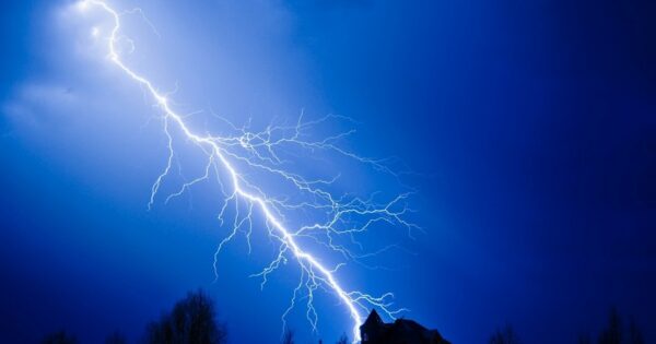 Hava şəraiti qeyri-sabit keçib, şimşək çaxıb, leysan yağıb - FAKTİKİ HAVA 9 image-simsek