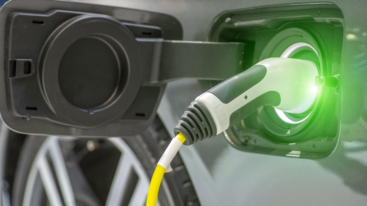 Çində ilk 7 ayda elektrik avtomobil satışları 41,7 faiz artıb