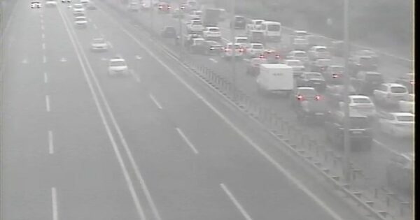 Aeroport şosesində qəza olub, sıxlıq yaranıb 20 image-aeroport-sosesi