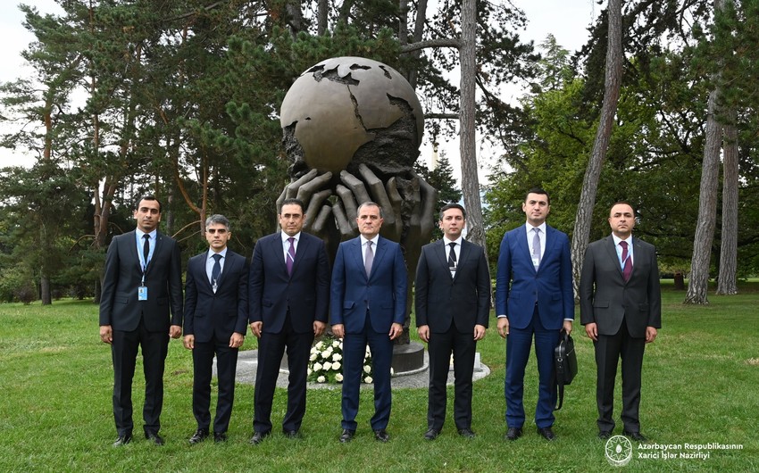 Azərbaycanın XİN başçısı Cenevrədə “Düşüncələr və Arzular” heykəlini ziyarət edib