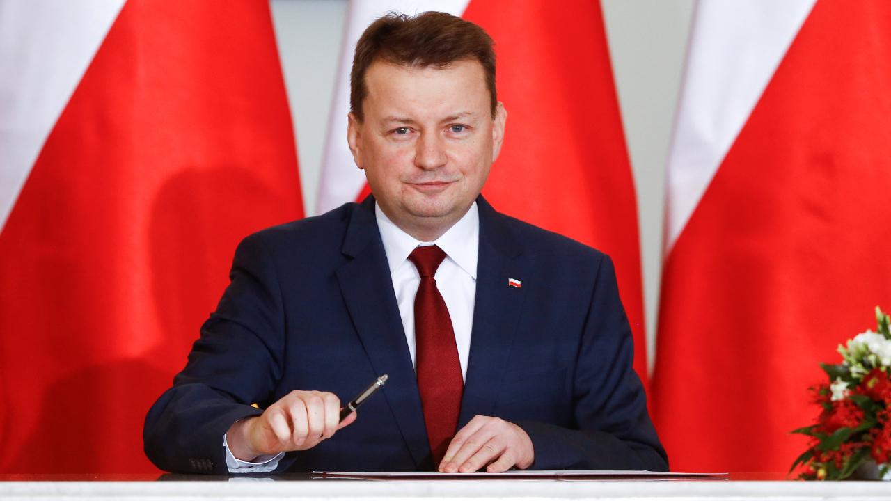 Polşanın müdafiə naziri “tam məxfi” sənədləri açıqlamaqda ittiham olunur