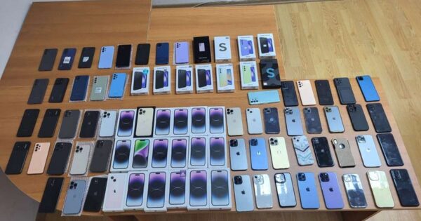 Azərbaycandan Gürcüstana gedən yük maşınından 85 ədəd mobil telefon aşkar edilib 19 image-mobil-telefon