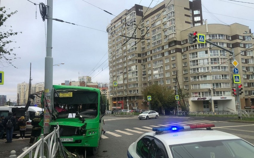 Rusiyada avtobus qəzası: 11 yaralı 1 image-rusiyada-avtobus-qezasi