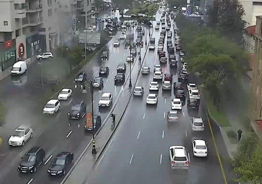 Bakının 16 yolunda nəqliyyatın sıxlığı müşahidə olunur - SİYAHI 13 image-tixac2