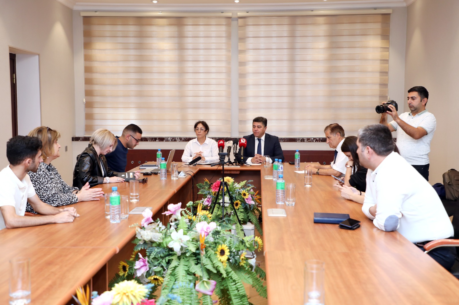 İşini işbazlardan uzaq tutmaq istəyən vətəndaşlara “Açıq qapı”da açıqlamalar – FOTOLAR