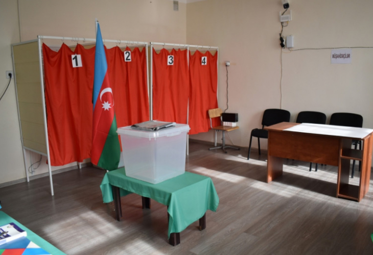 Səs verməyə gələn seçici məntəqədə ÖLDÜ 1 image-1707369742_qax_-_secki_-_dairesi786