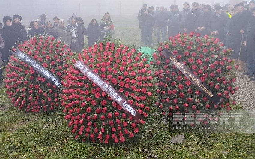 Prezident və xanımı Mövlud Süleymanlının dəfninə əklil göndərdi 1 image-1708600218160862199865d72b9a8118e