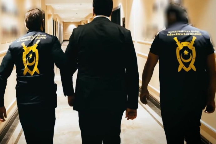 “Qaçqınkom”un sahə rəisi rüşvət alarkən tutuldu 1 image-1710424271_1710423362_bas-prokurorluq1