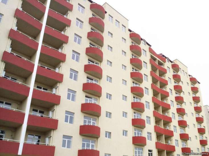 Kirayə götürdüyü evi 3 nəfərə satan fırıldaqçı maklerdən açıqlama - VİDEO 1 image-1500204