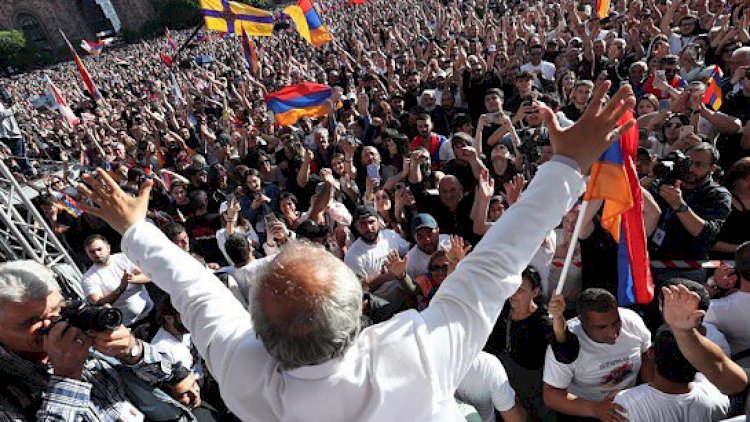 Keşişin etiraz dalğası endikcə... - Ermənistanın nicatı bu yoldan keçir 2 image-ermeni