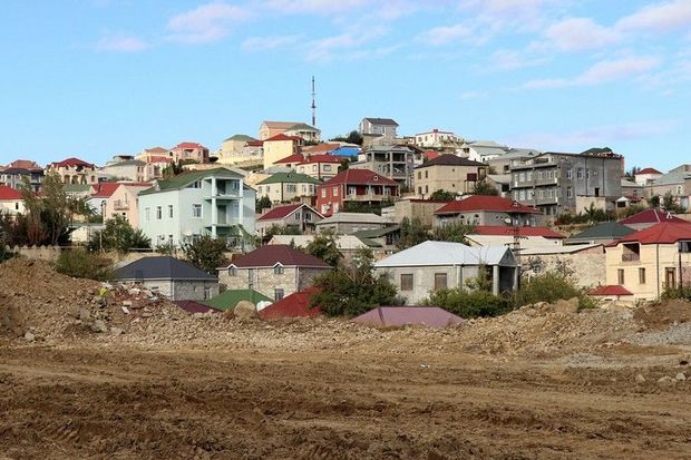Hamı Bakının bu qəsəbəsindən torpaq alır – Səbəbi bu imiş! 1 image-10