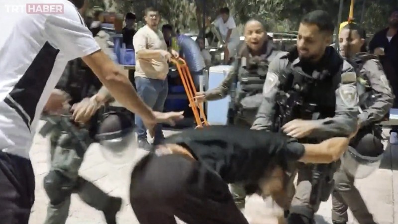 İsrail qüvvələri TRT Xəbər komandasını hədəf aldı 1 image-383