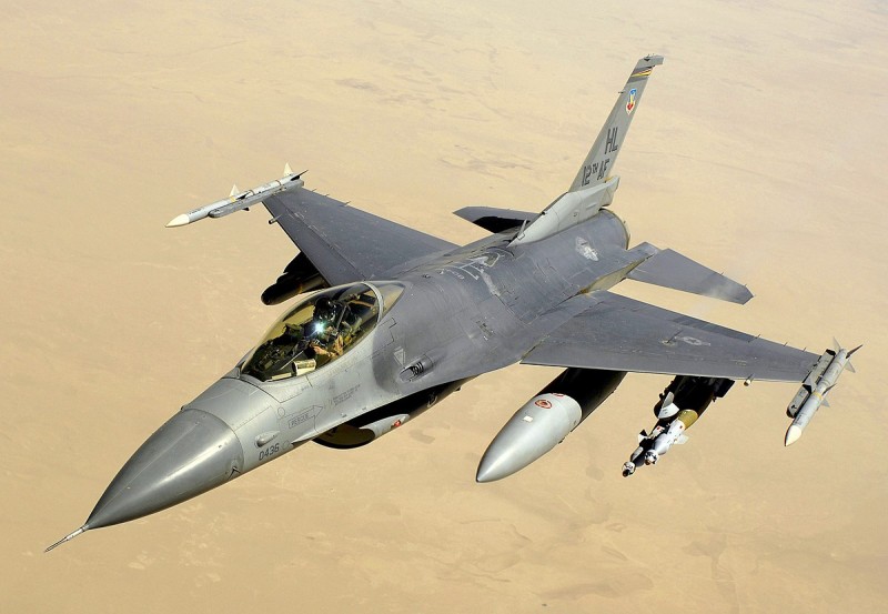 Ukrayna ilk dəfə F-16 qırıcılarından istifadə edib 1 image-44