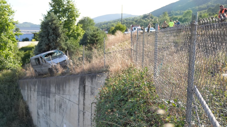 Avtomobil xəndəyə aşdı: 1 ölü, 2 yaralı 1 image-ff2b3590-507b-4c8f-beec-bae4c18a77e4