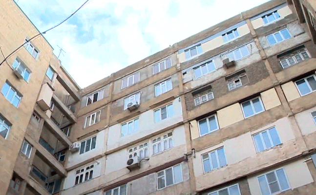 Bakıda 33 yaşlı qadın intihar etdi 1 image-43