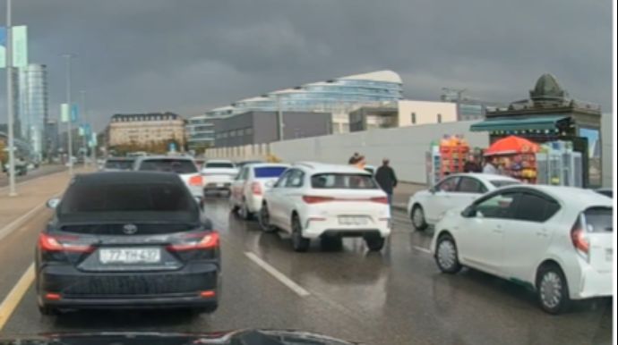 Yolun ortasını "çayxanaya çevirən" sürücülər - 18 bal 720 manat cərimə - VİDEO 1 image-prs1jpg-1730287794