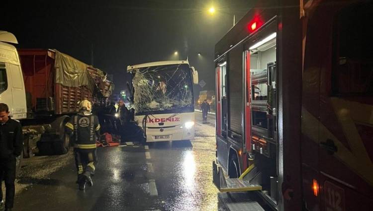 Türkiyədə dəhşətli qəza: 2 nəfər həlak oldu, 18 nəfər yaralandı 1 image-1