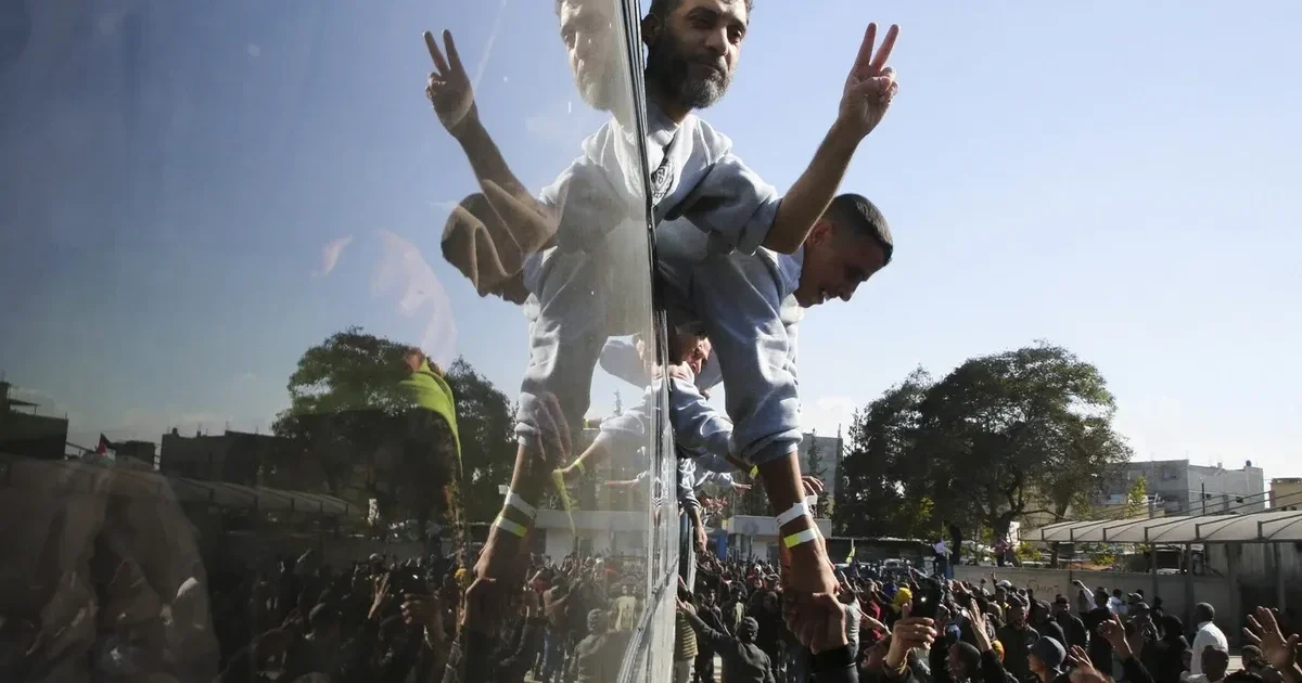 İsrail 180-dən çox fələstinli məhbusu azad edib 1 image-1