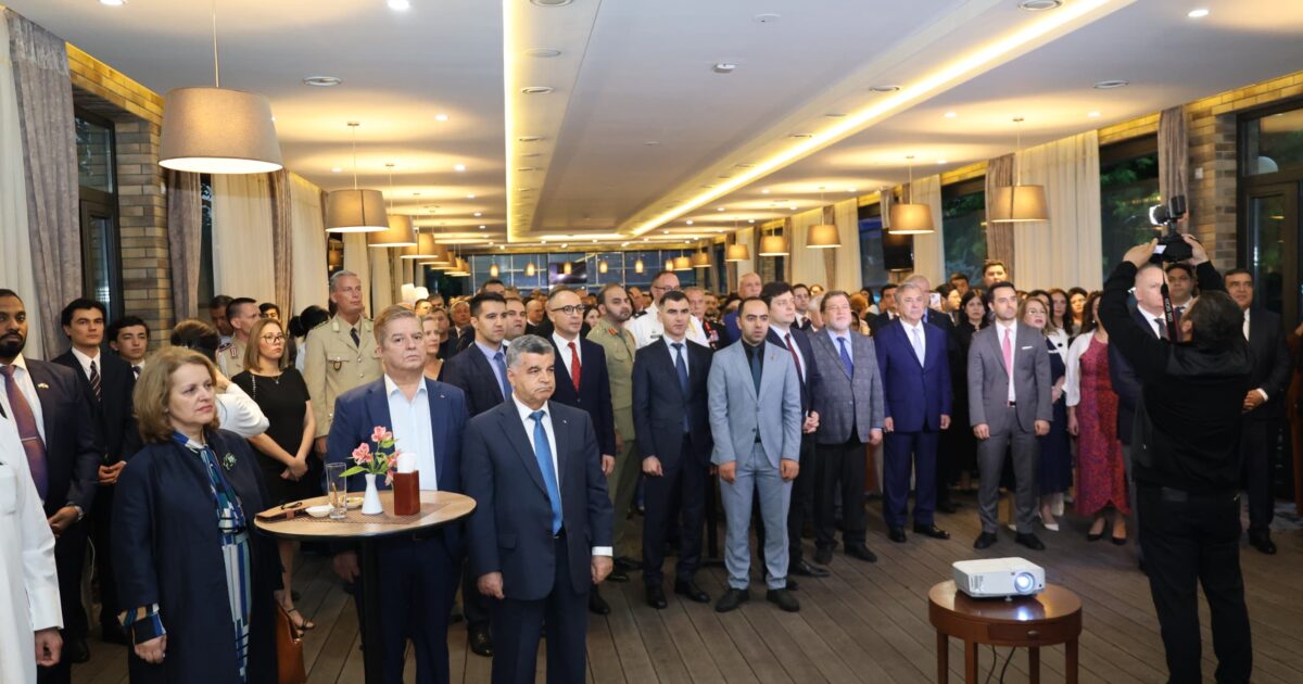 Özbəkistanda Azərbaycanın Müstəqillik Günü 107-ci ildönümü qeyd olunub – FOTOLAR 1 image-4