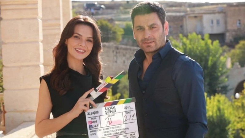 Aktyor Burak Deniz və Yaren Güldiken cütlüyü görüntüləndi 3 image-29jpg-1749141518