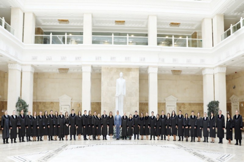 Yeni təyin olunmuş hakimlər and içdilər 1 image-fgtjpg-1749120826