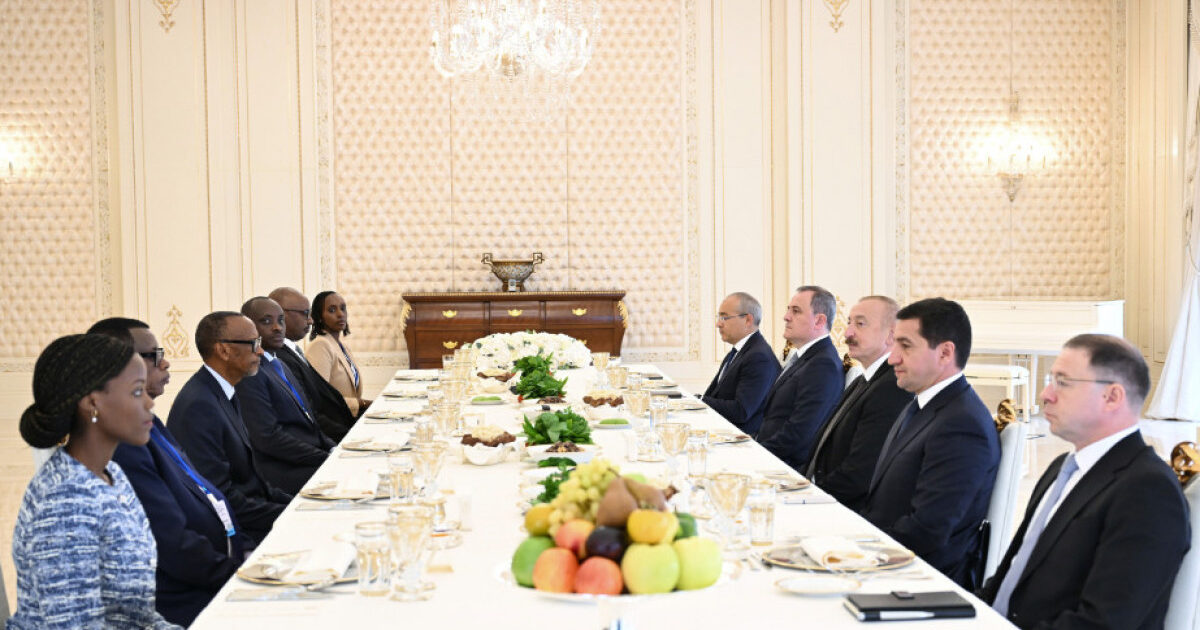 Azərbaycan və Ruanda Prezidentlərinin nahar əsnasında geniş tərkibdə görüşü olub 1 image-68ce804b7f6b968ce804b7f6ba175836372368ce804b7f6b768ce804b7f6b8