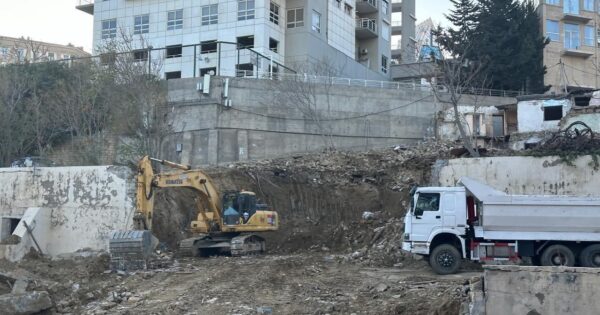Bakının bu ərazilərində kütləvi söküntü başlayır – VİDEO 19 image-sokuntu_1757569894-full-1