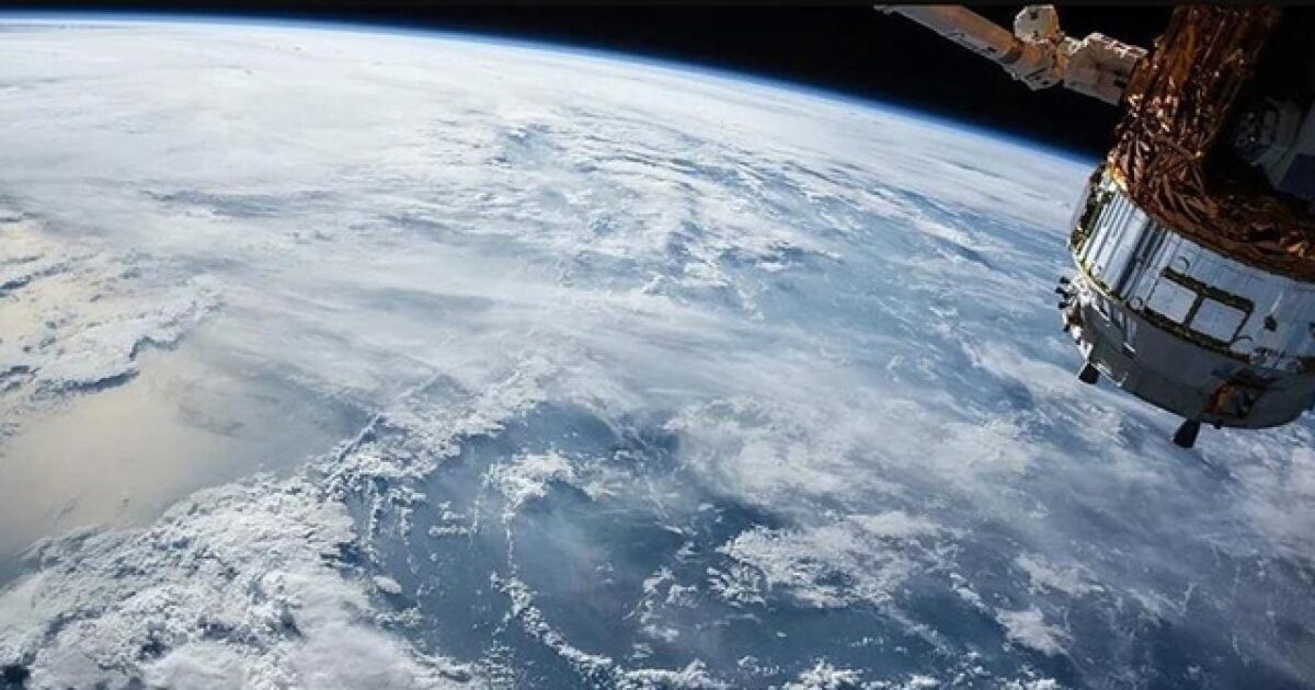 Rus kosmonavtları kosmosda yetişdirilən ilk kristalları TOPLADI 1 image-54