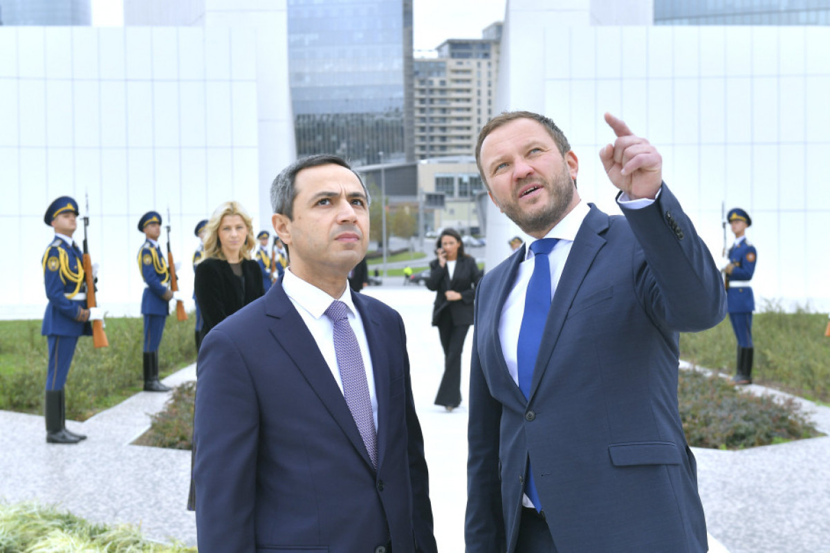 Estoniyanın xarici işlər naziri Zəfər parkını ziyarət edib – FOTOLAR