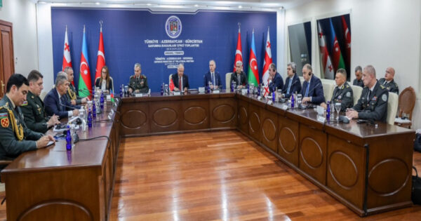 Azərbaycan-Türkiyə-Gürcüstan müdafiə nazirlərinin üçtərəfli görüşü keçirilib - YENİLƏNİB 19 image-f07b3767-081a-41d9-a008-22c18003062a