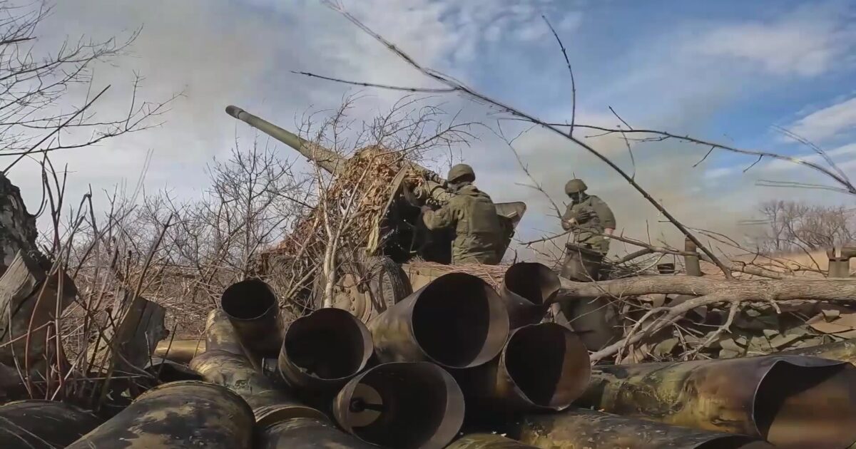 "Komsomolskda döyüşlər davam edir" - Putin 1 image-5-3