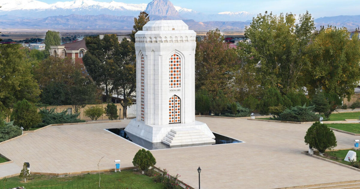 Hüseyn Cavid Məqbərəsi bərpa olunacaq 1 image-huseyn_cavid_meqberesi_2_1762963057