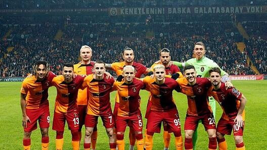 "Qalatasaray"ın oyununda dəhşətli OLAY: Oyunçular xəstəxanaya aparıldı - FOTO 1 image-qalata