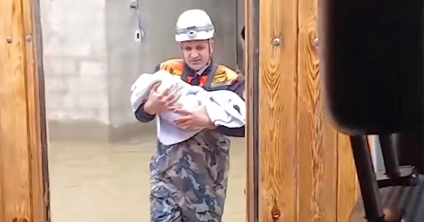 Su basmış ərazilərdən 766 nəfər təxliyə olunub - Video 2 image-fhn