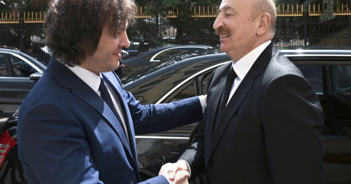 İlham Əliyev İrakli Kobaxidze ilə təkbətək görüşdü - Video - Fotolar 4 image-prez-1