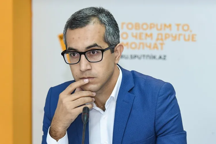Kamran Əsədovun məhkəməsində hakimdən sual: “Müəllimlərə nə vəd etmişdiniz?" 1 image-esedov