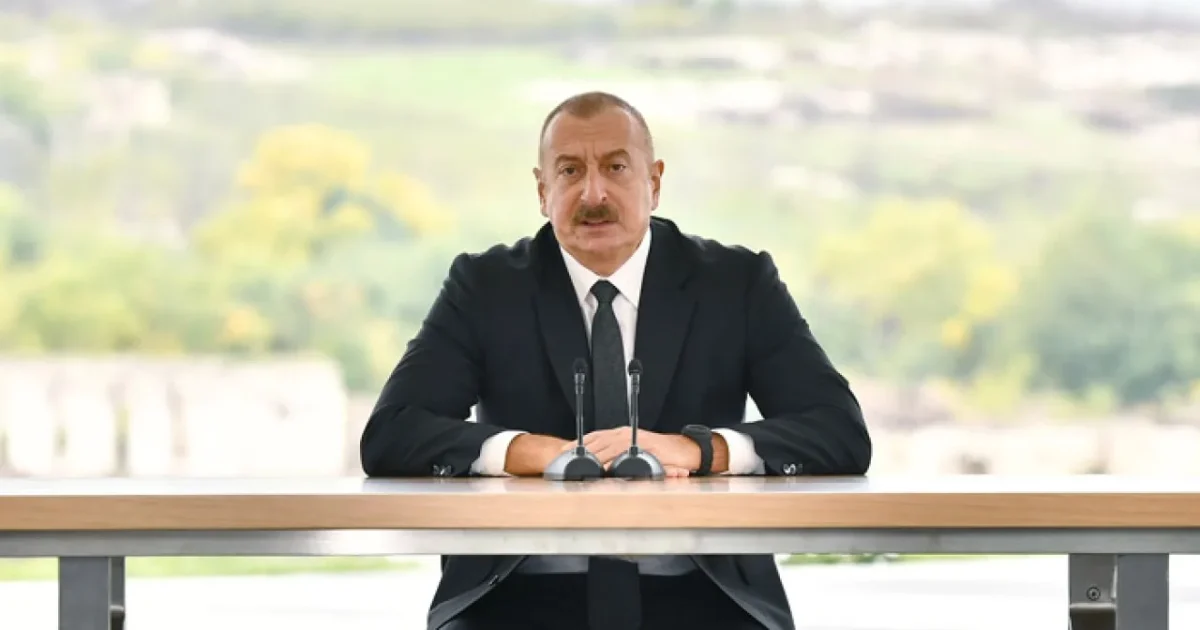 Berlində İlham Əliyevin rəsmi qarşılanma mərasimi olub 1 image-1743070940-283749cb87-prezident-ilham-eliyev-ve-birinci-xanim-mehriban-eliyeva-fuzuli-ictimaiyyetinin-numayendeleri-ile-gorusub-memorial-kompleksin-ve-seherin-berpasinin-temel-dasini-qoyublar