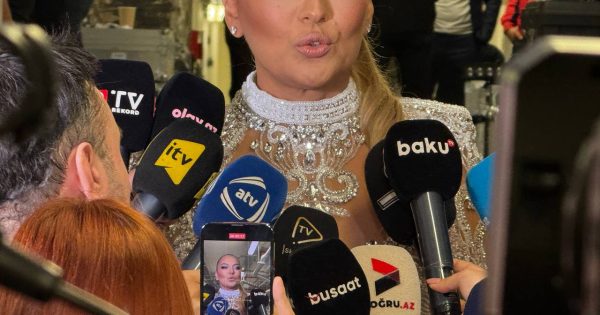 Demet Akalın səhnədən gedir? 2 image-72e61e79-8ac6-4b6e-8b58-08b732b3c187