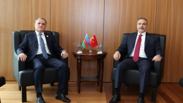 Ceyhun Bayramov Hakan Fidanla görüşdü