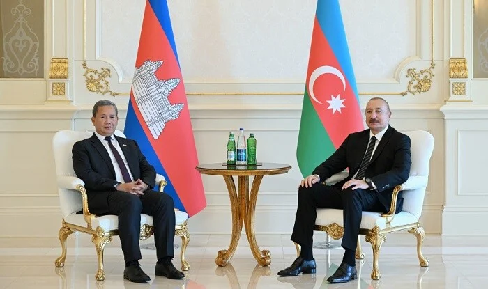 İlham Əliyev Hun Manetlə məhdud tərkibdə görüşdü