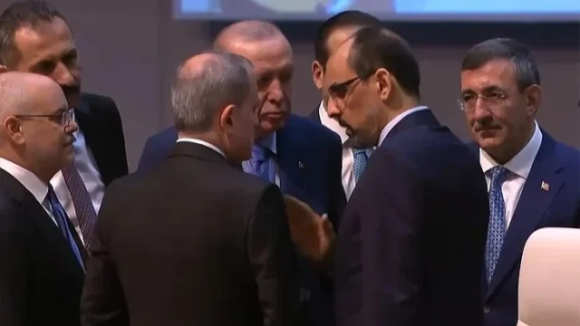 Ərdoğan Bayramovla ayaqüstü söhbət etdi